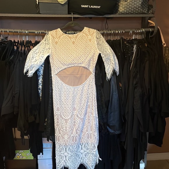 New Beautiful lace dress - Picture 2 of 2